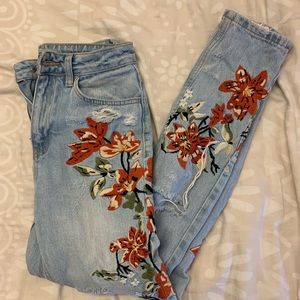 NEW TOPSHOP Embroidered Mom Jeans